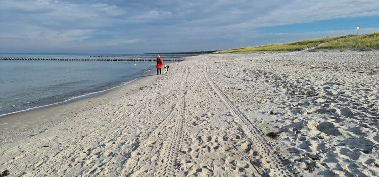 Leere Strände im November laden zu Spaziergängen ein